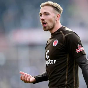 Lukas Daschner schaut angestrengt