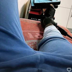 Der rechte Fuß von Afeez Aremu in einer „Game-Ready-Manschette“