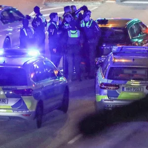Suff-Fahrer rammt Mercedes - dann wollte er flüchten