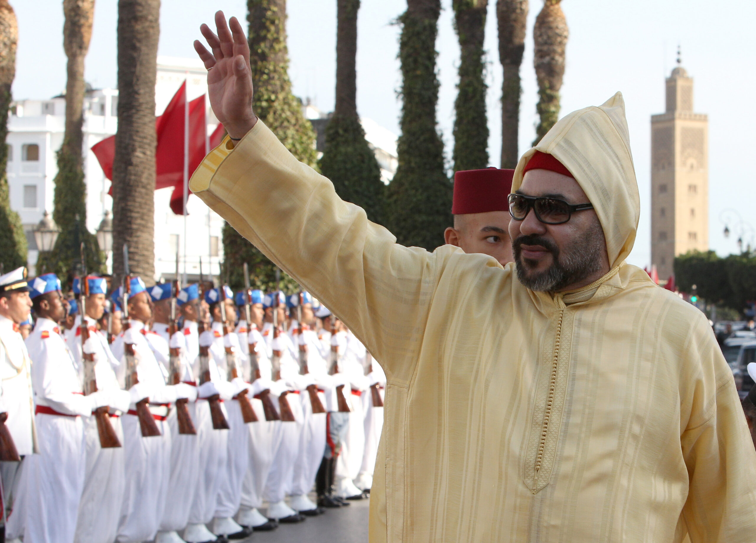 Marokkos König Mohammed VI. winkt
