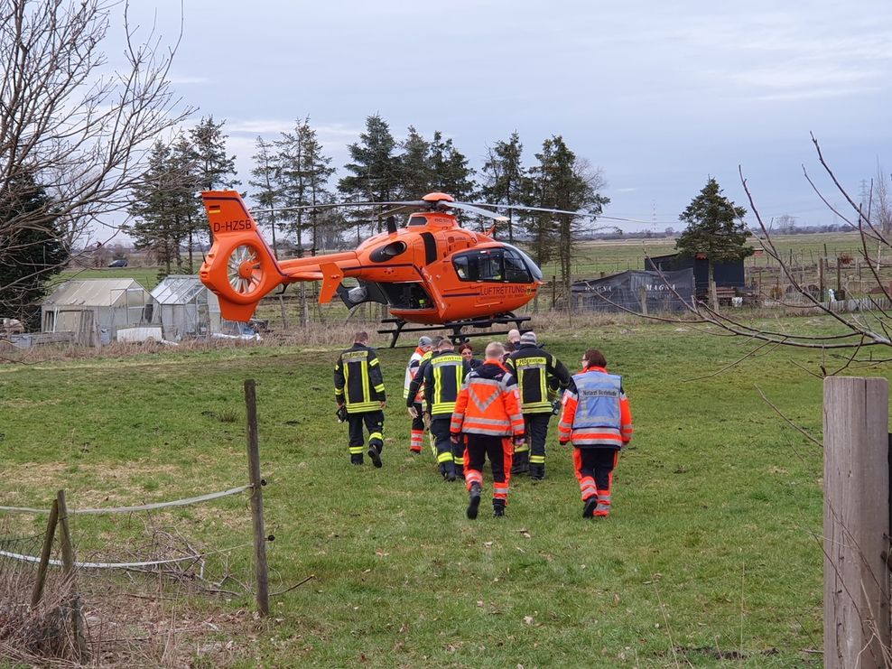 Die Schülerin wurde mit einem Rettungshubschrauber ins Krankenhaus geflogen.