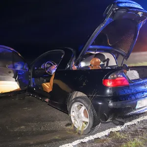 Die Autofahrerin wurde mit schweren Verletzungen in ein Krankenhaus gebracht.