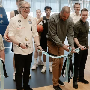 Alexander Otto bei der Eröffnung des neuen Towers-Trainingszentrums
