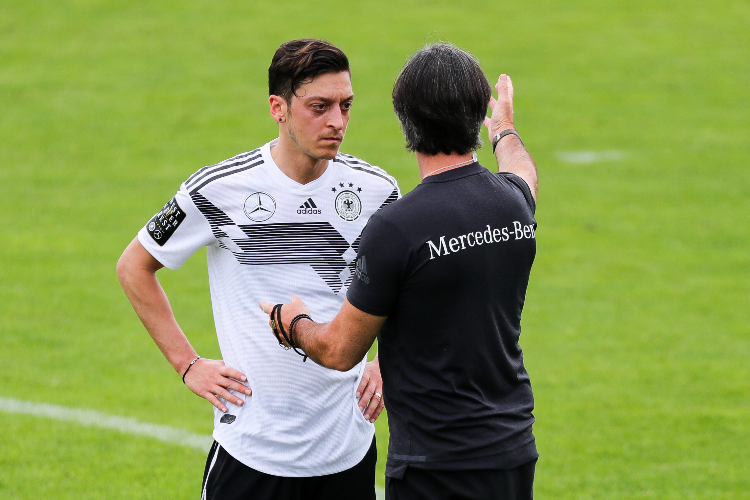 Mesut Özil und Joachim Löw im Trainingslager der deutschen Nationalmannschaft vor der WM 2018