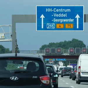 Die B75 wird zwischen Georgswerder und Wilhelmsburg gesperrt. (Symbolbild)