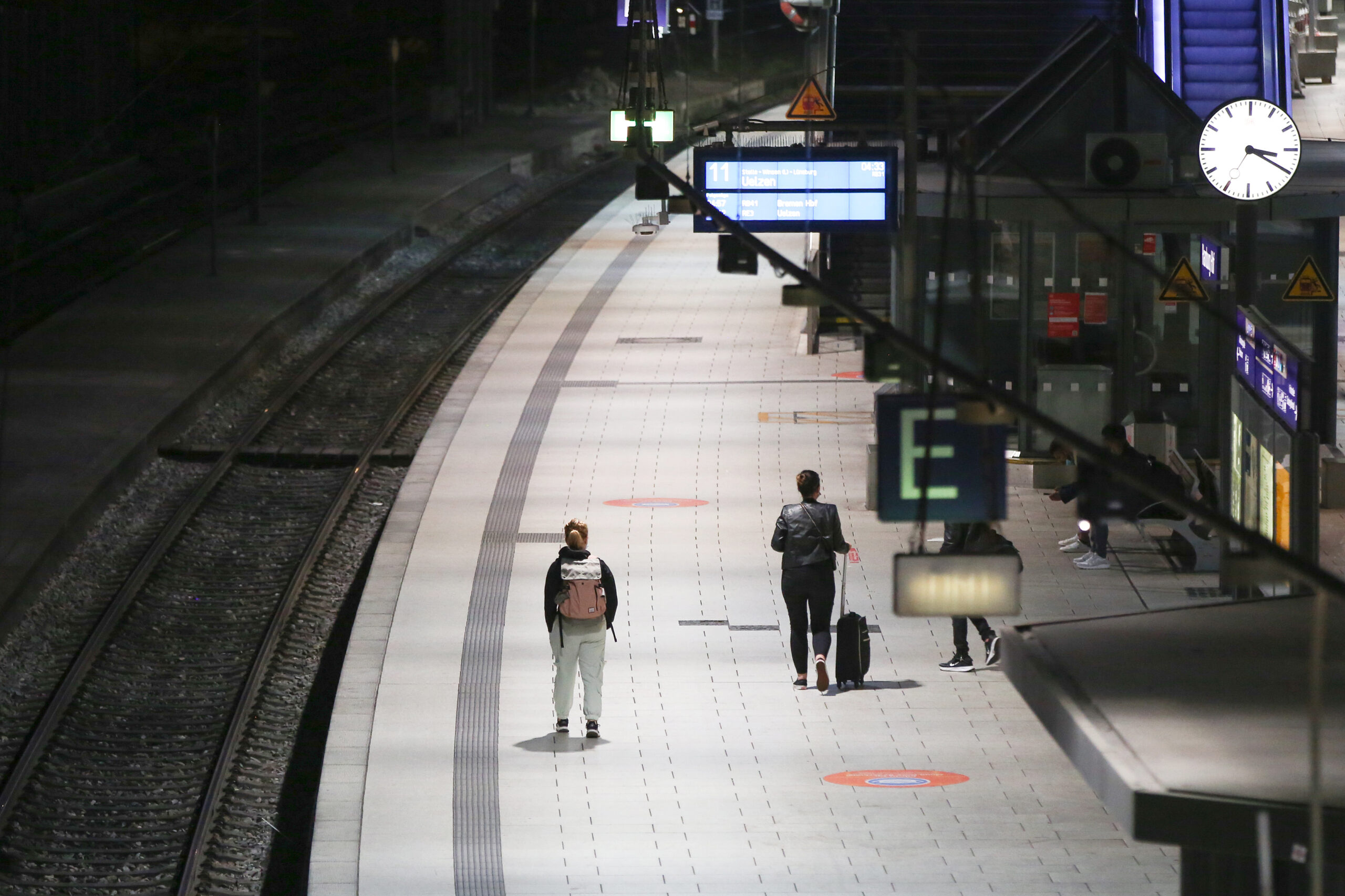 Am Hamburger Hauptbahnhof werden die Züge am Montag stillstehen. (Archivbild)