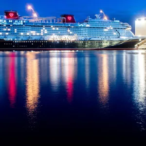 Kreuzfahrtschiff "Disney Wish" wird ausgedockt