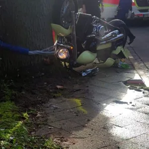 Motorrad Unfall Baum