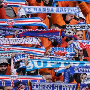 Rostock Fans stranden in Büchen und plündern Tankstelle