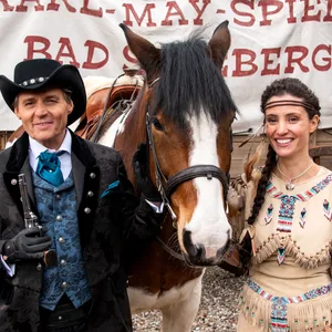 Die Schauspieler Wolfgang Bahro und Nadine Menz