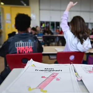 Schüler im Klassenraum (Symbolbild)