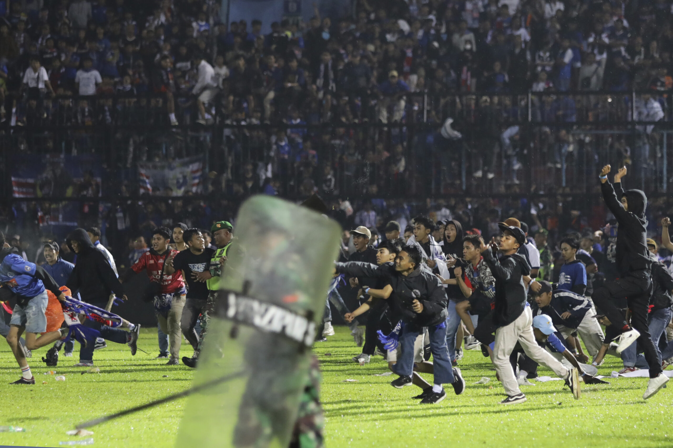 Ausschreitungen nach Fußball-Spiel in Indonesien