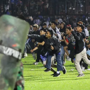 Ausschreitungen nach Fußball-Spiel in Indonesien