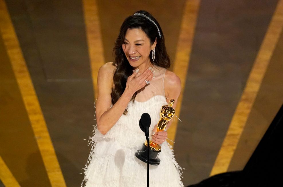Michelle Yeoh bekam den Oscar als „Beste Hauptdarstellerin“ – als Schauspielerin asiatischer Abstammung.