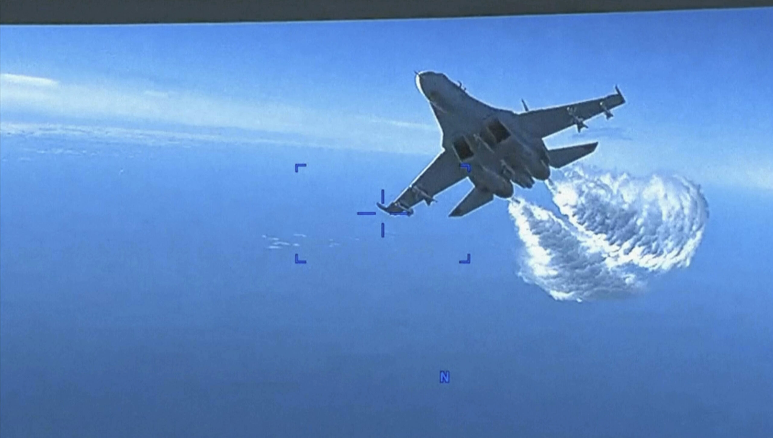 Standbild eines Videos zeigt ein russisches Jagdflugzeug