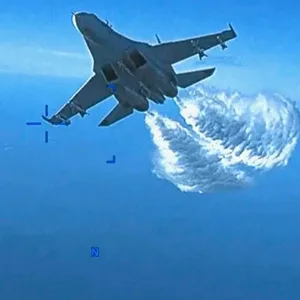 Standbild eines Videos zeigt ein russisches Jagdflugzeug