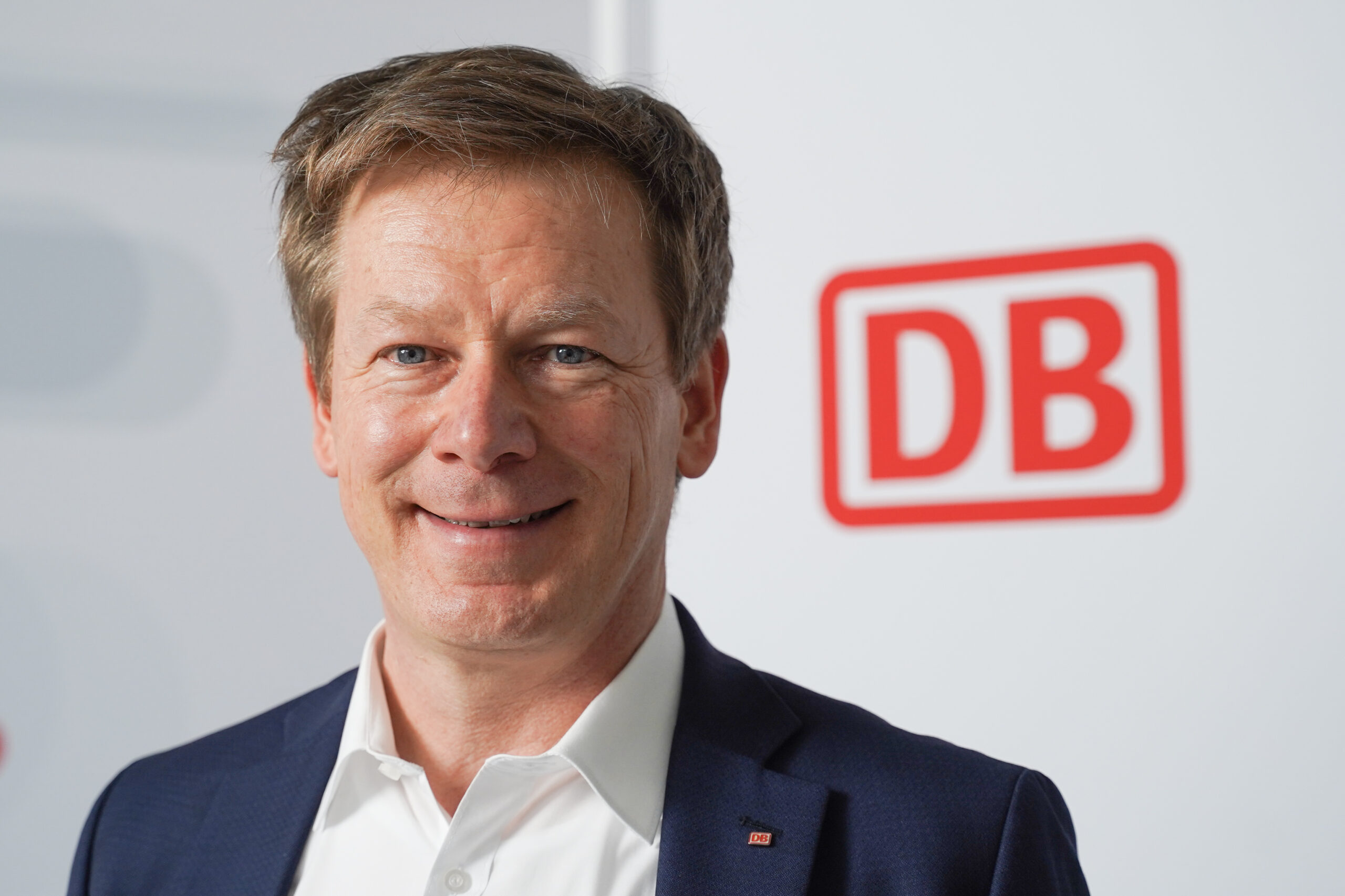 Richard Lutz ist Chef der Deutschen Bahn. Die Vorstände bekommen ab 2024 Boni in Millionen-Höhe ausgezahlt.