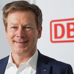 Richard Lutz ist Chef der Deutschen Bahn. Die Vorstände bekommen ab 2024 Boni in Millionen-Höhe ausgezahlt.
