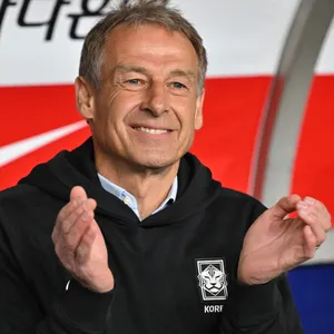 Jürgen Klinsmann bei seiner Premiere als Nationaltrainer von Südkorea