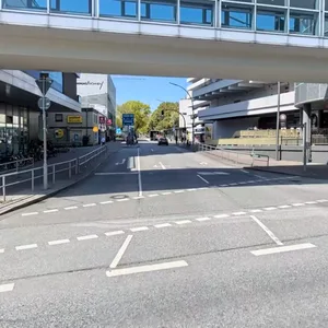 An der Ecke Hamburger Straße und Humboldtstraße kam es laut Polizei zu dem Überfall.