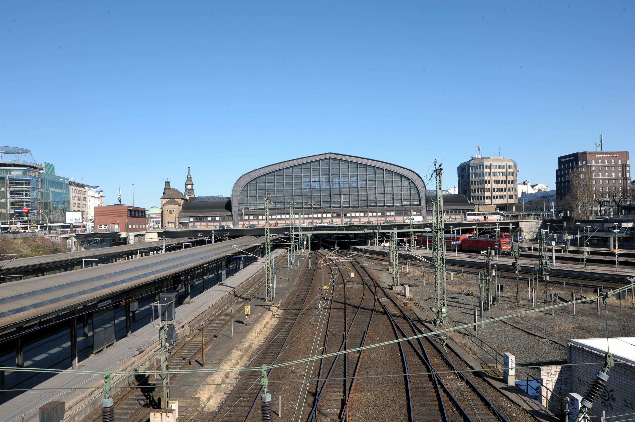 Personen in Gleisen – Zugverkehr in Hamburg gesperrt
