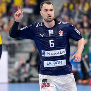 HSVH-Top-Torschütze Casper Mortensen zeigt es an: Der Weg der Hamburger führt nach dem Sieg bei den Rhein-Neckar Löwen weiter nach oben.