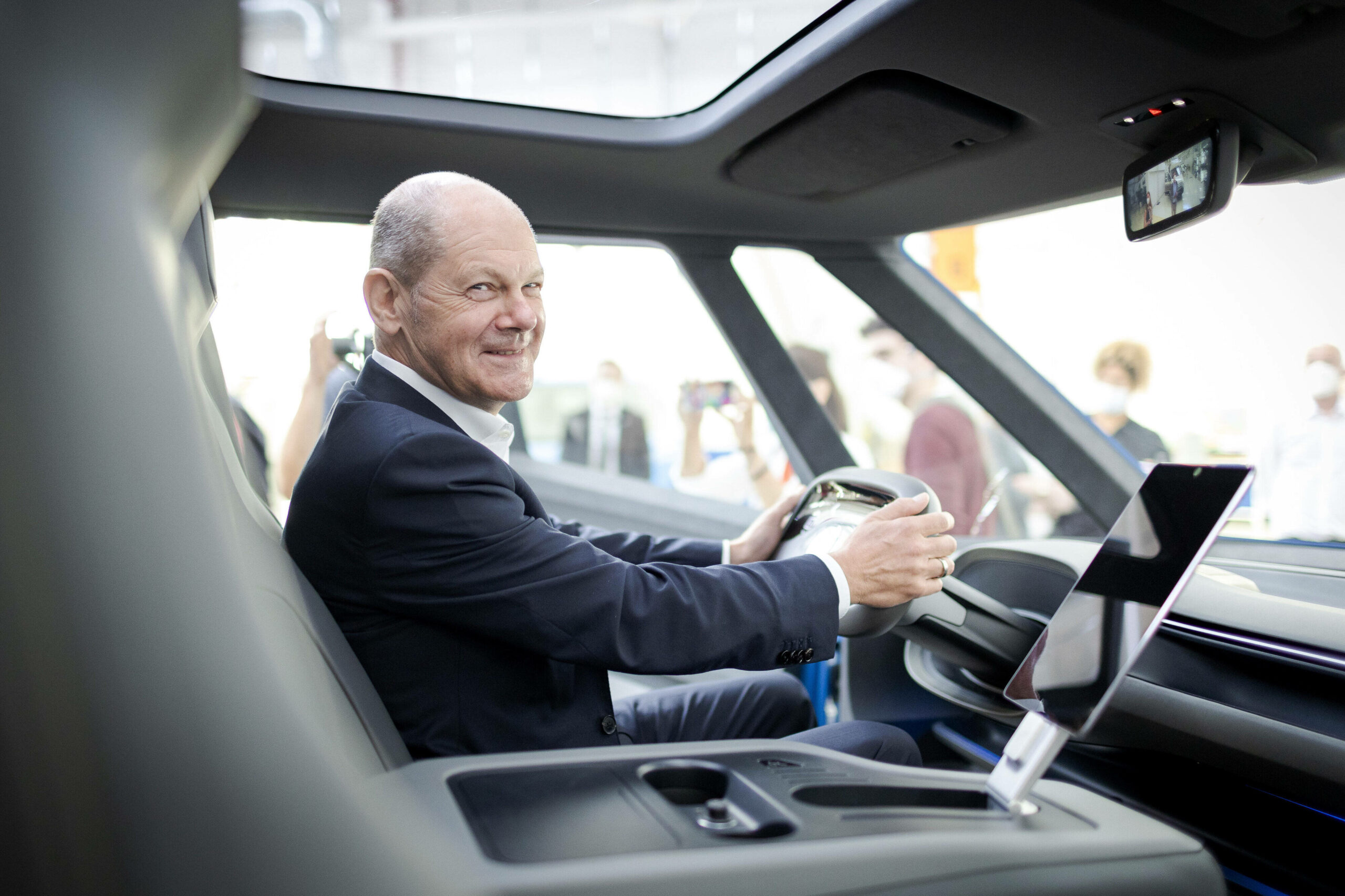 Hat er seine Koalition noch im Griff? Olaf Scholz bei einem Besuch eines VW-Werks für Elektrofahrzeuge (Archivbild).