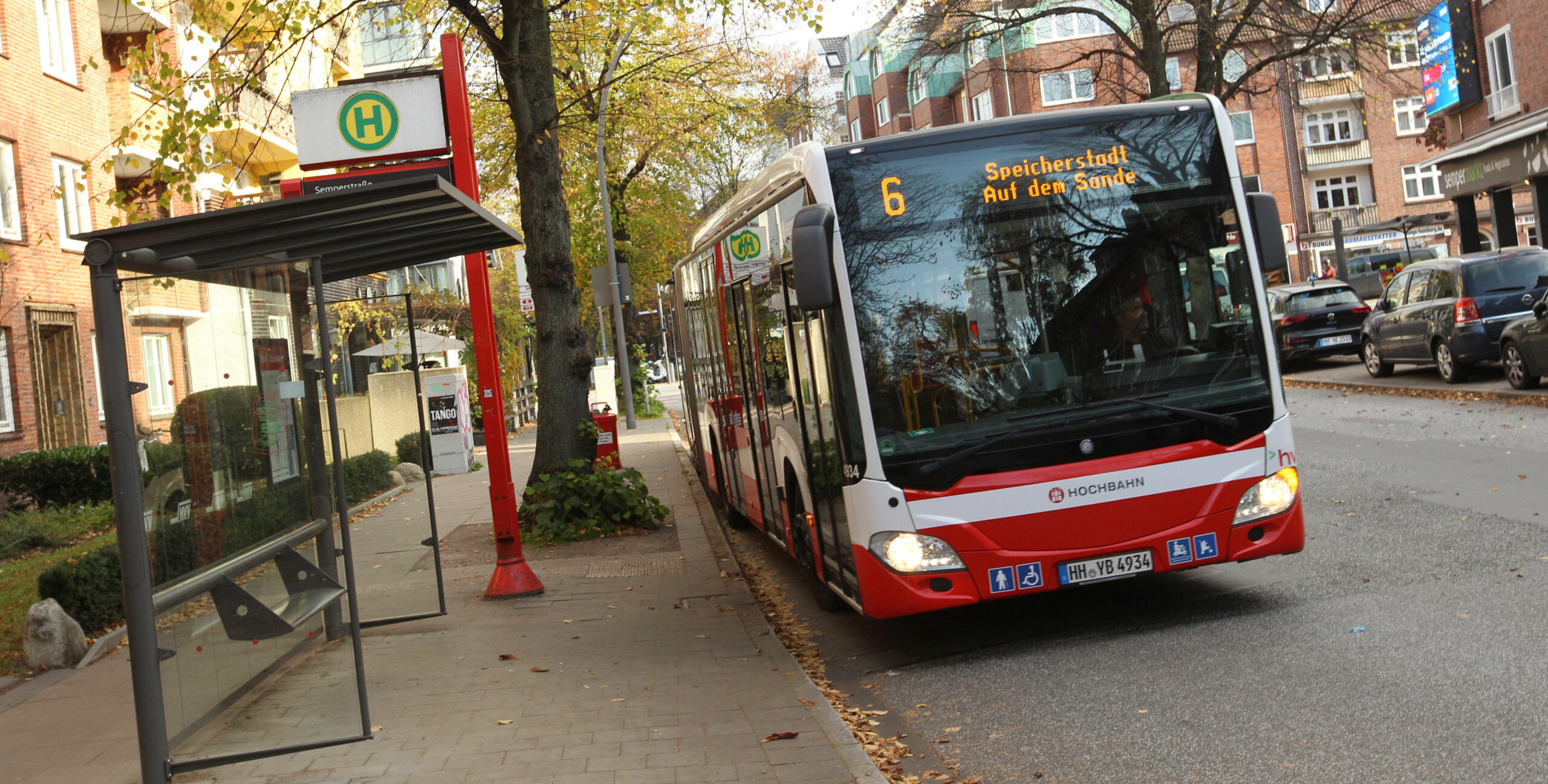 Ein Bus der Linie 6 der Hamburger Hochbahn
