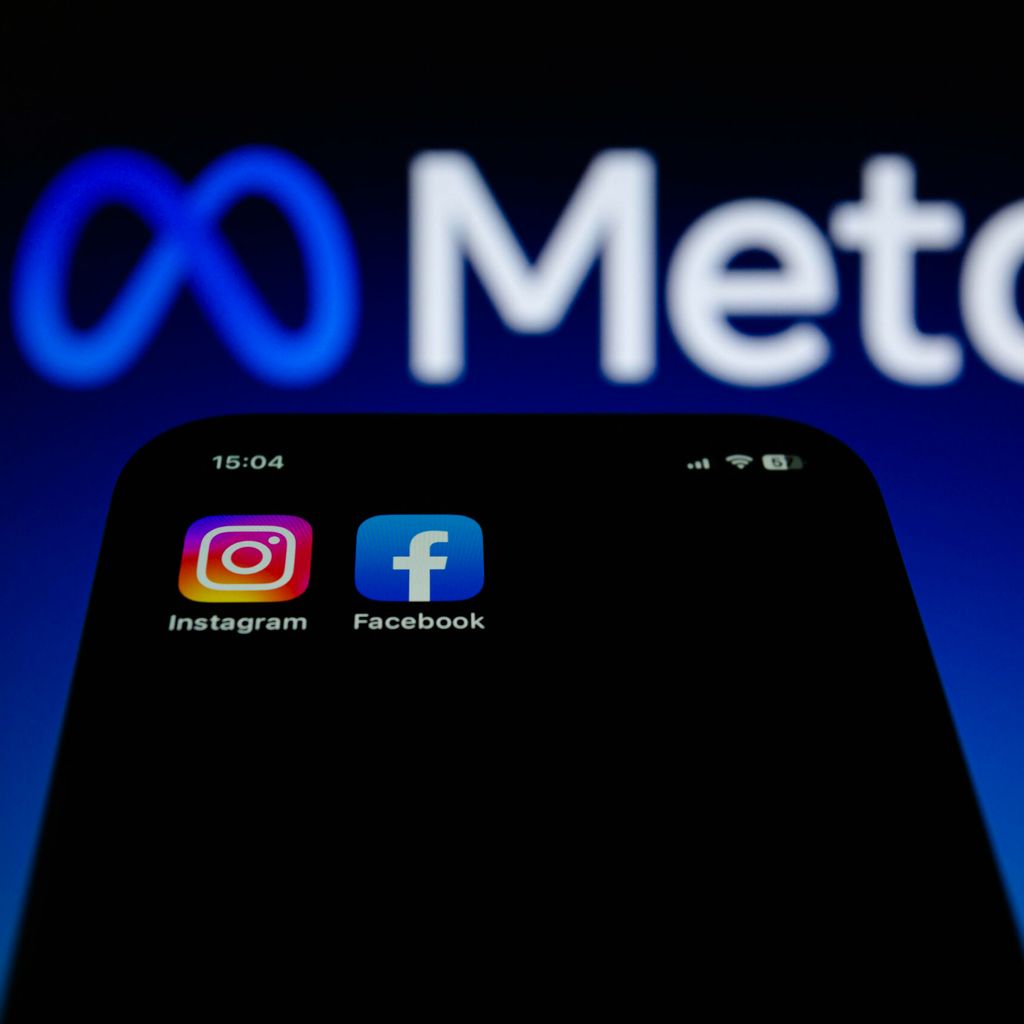 Meta Instagram und Facebook auf Display