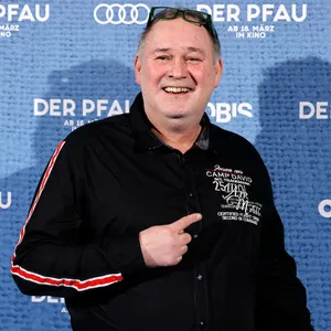 Bares-für-Rares-Star Walter Lehnertz (Waldi) kommt zur Premiere des Films Der Pfau im Cinedom. Köln, 01.03.2023 NRW Deut