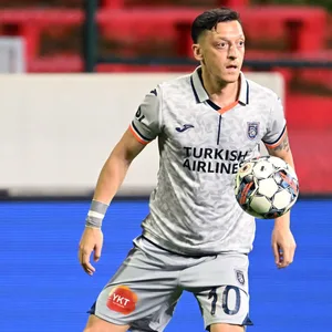 Mesut Özil spielte zuletzt in der Türkei für Basaksehir Istanbul.