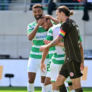 Irvine, Fürth, St. Pauli