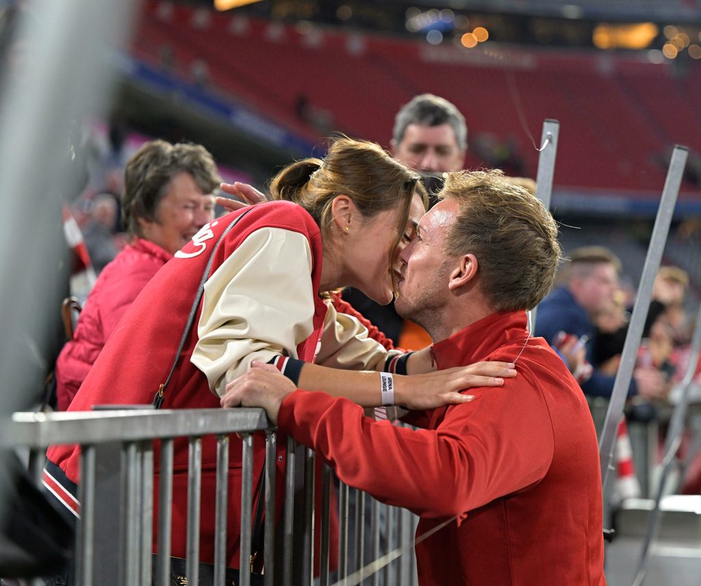 Lena Wurzenberger küssst Julian Nagelsmann