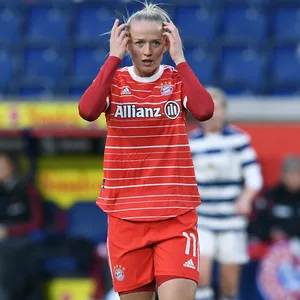 Lea Schüller im Trikot des FC Bayern München