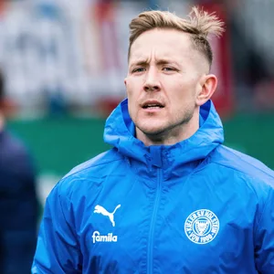 Lewis Holtby beim Aufwärmen