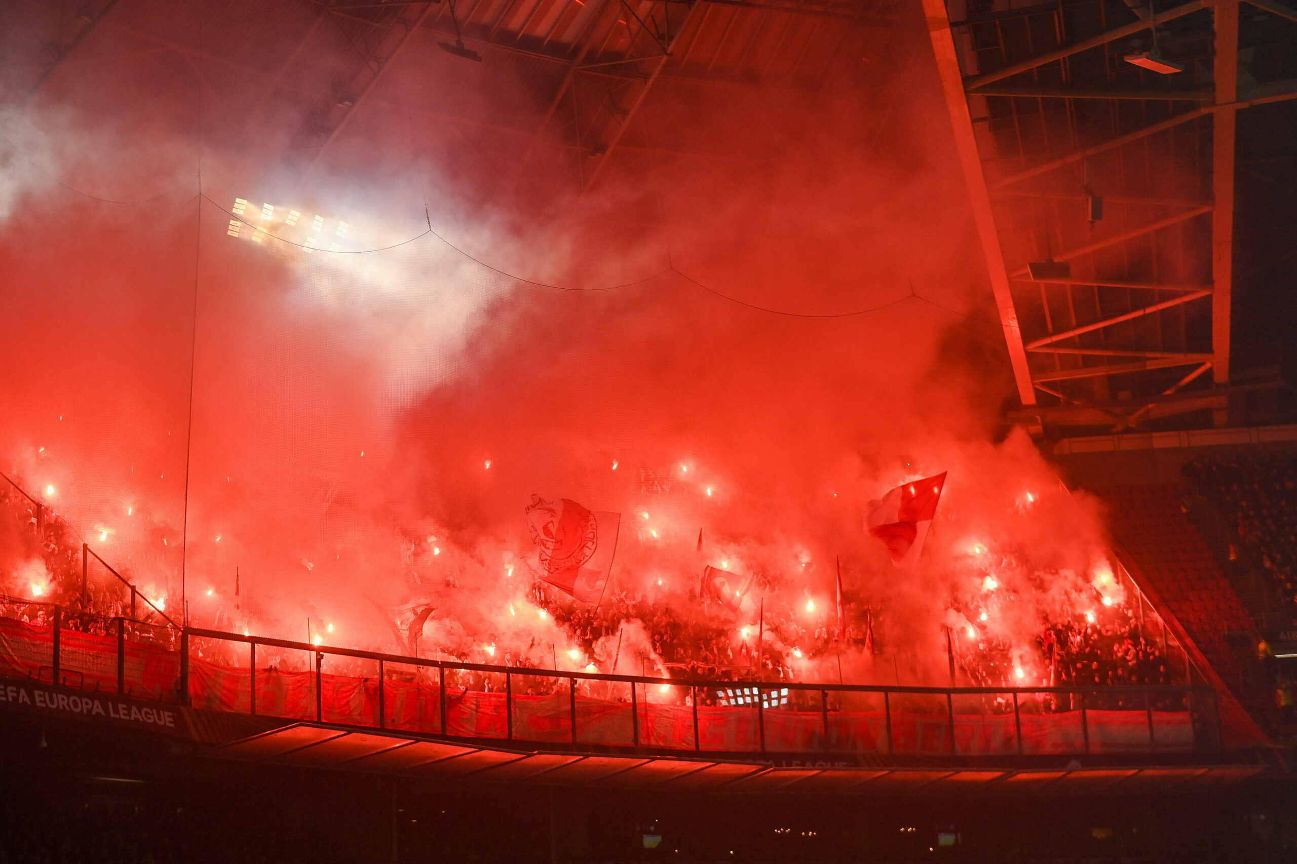 Fans von Union Berlin zünden Pyrotechnik