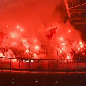 Fans von Union Berlin zünden Pyrotechnik