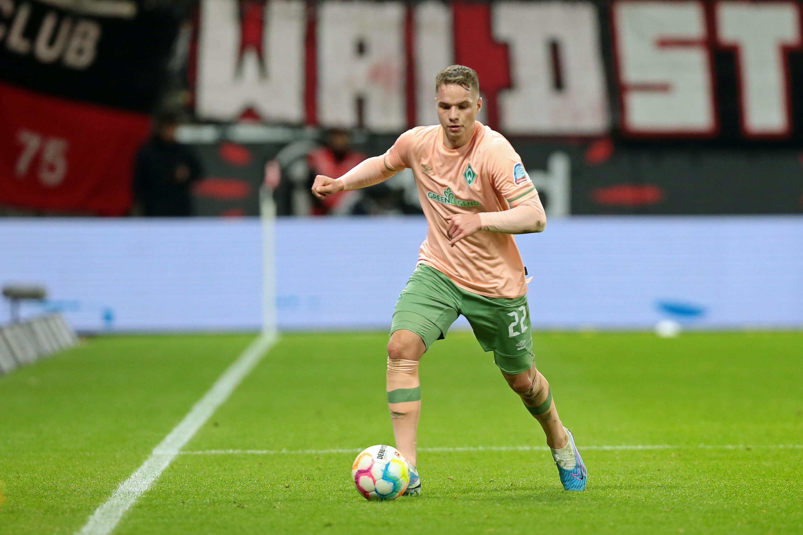 Werder Bremens Niklas Schmidt beim Spiel gegen Eintracht Frankfurt