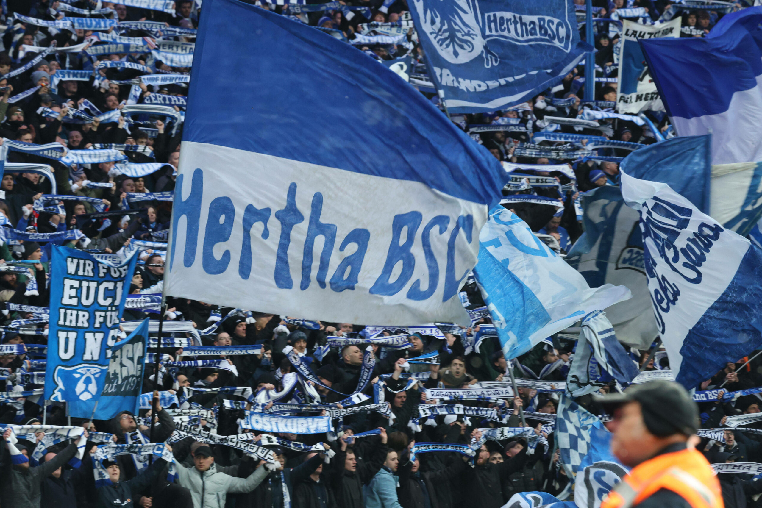Hertha Flagge Fanblock
