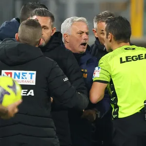 José Mourinho sieht die rote Karte.