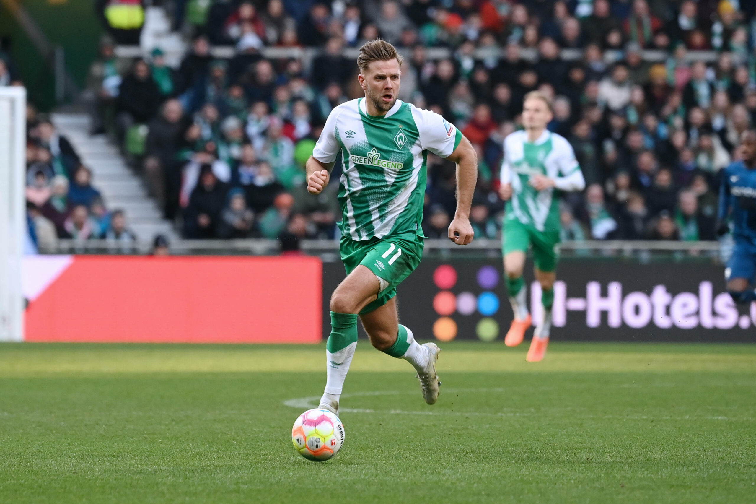 Werder Bremens Niclas Füllkrug am Ball