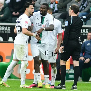 Bensebaini, Thuram, Schiedsrichter