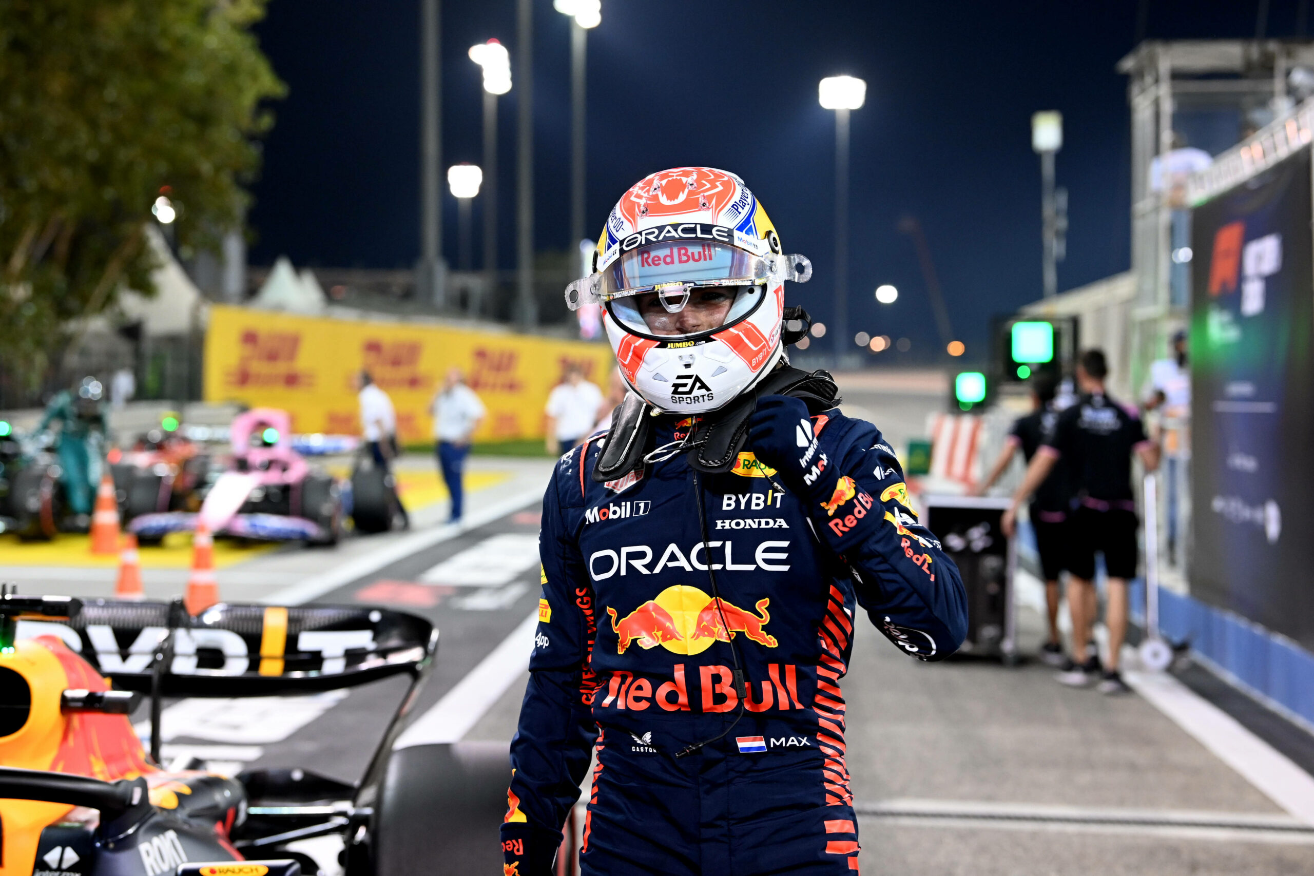 Max Verstappen fährt in Bahrain auf die Pole-Position