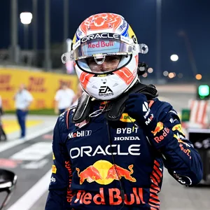 Max Verstappen fährt in Bahrain auf die Pole-Position