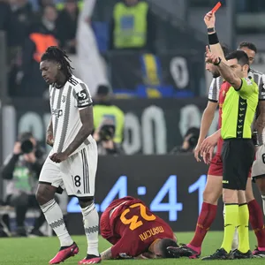 Moise Kean (Juventus) erhält die Rote Karte