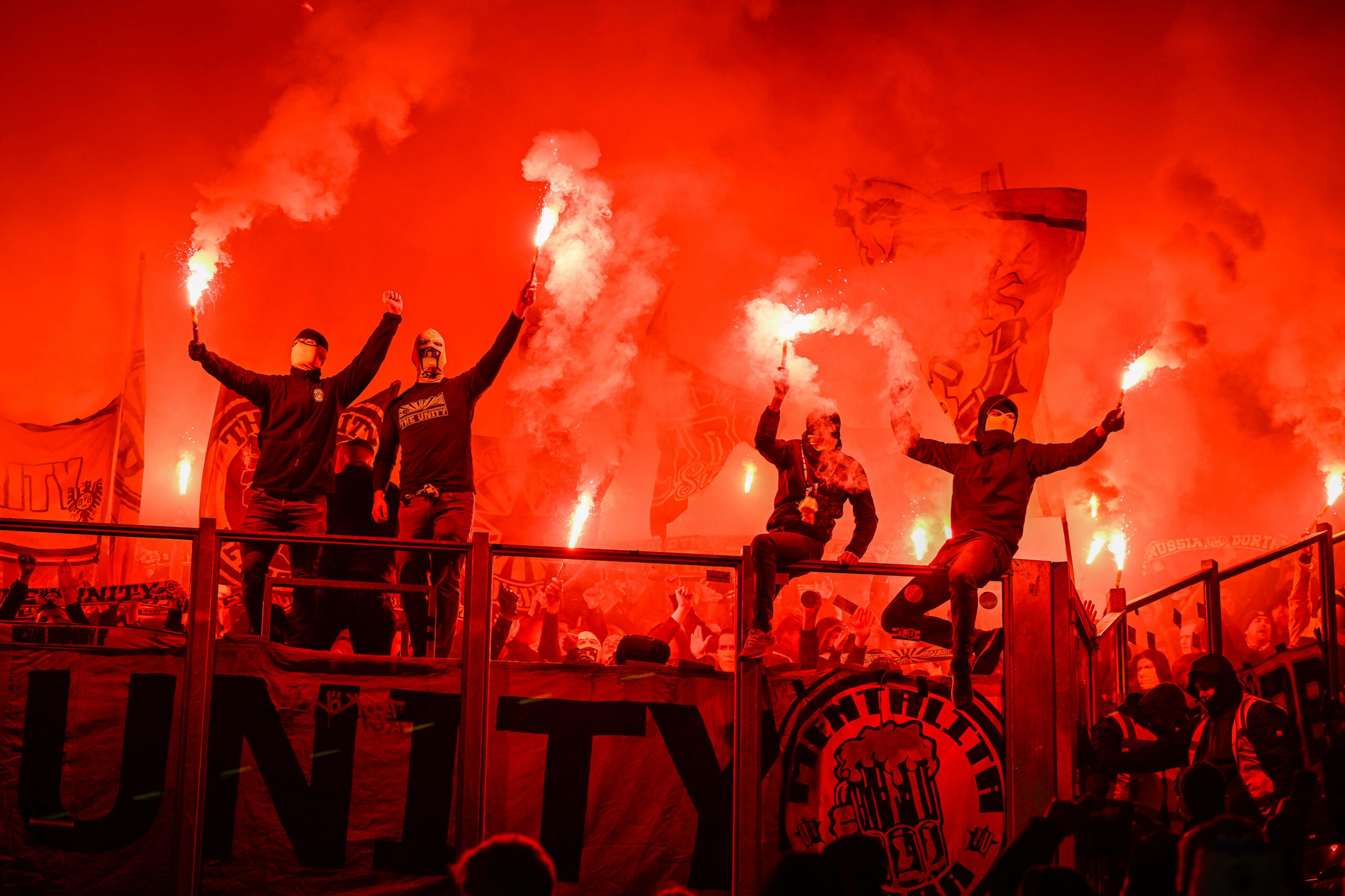 Dortmunder Fans zündeln Pyrotechnik