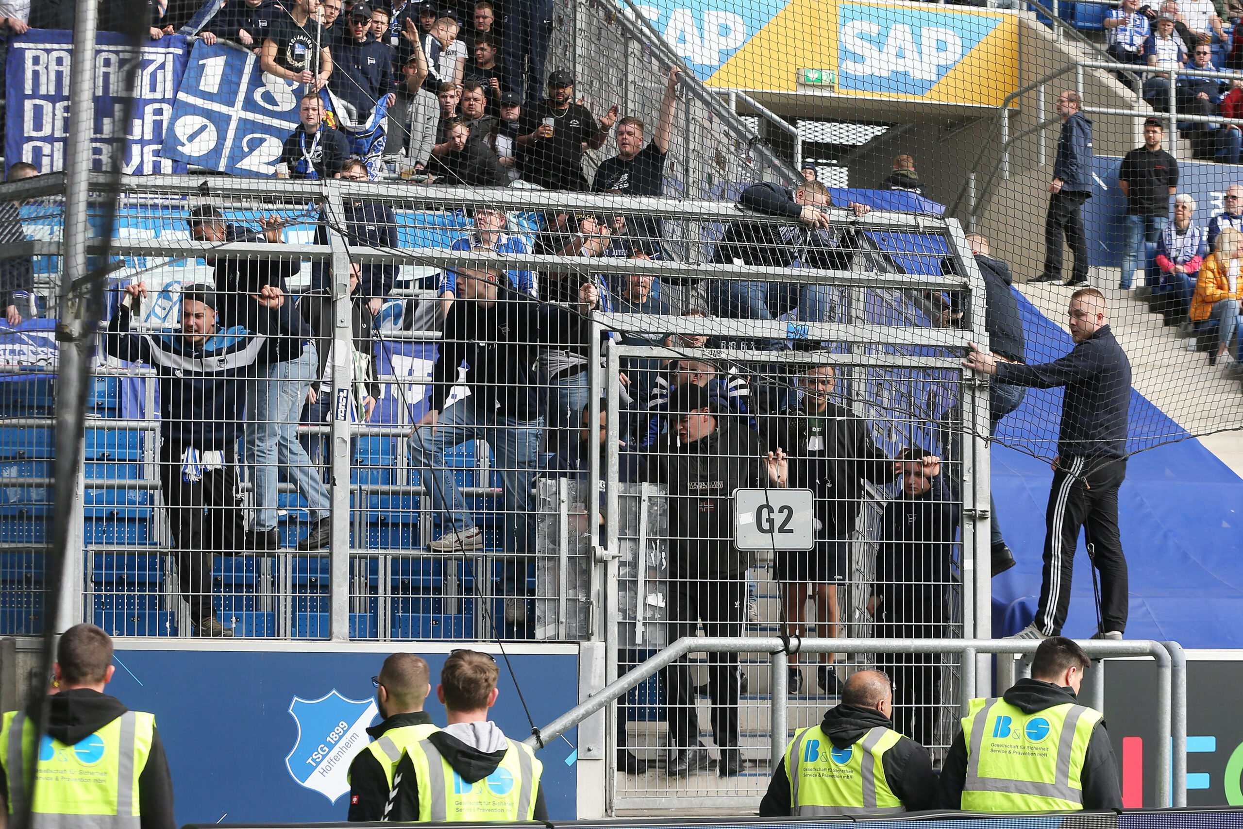 Hertha-Fans im Gästeblock in Hoffenheim