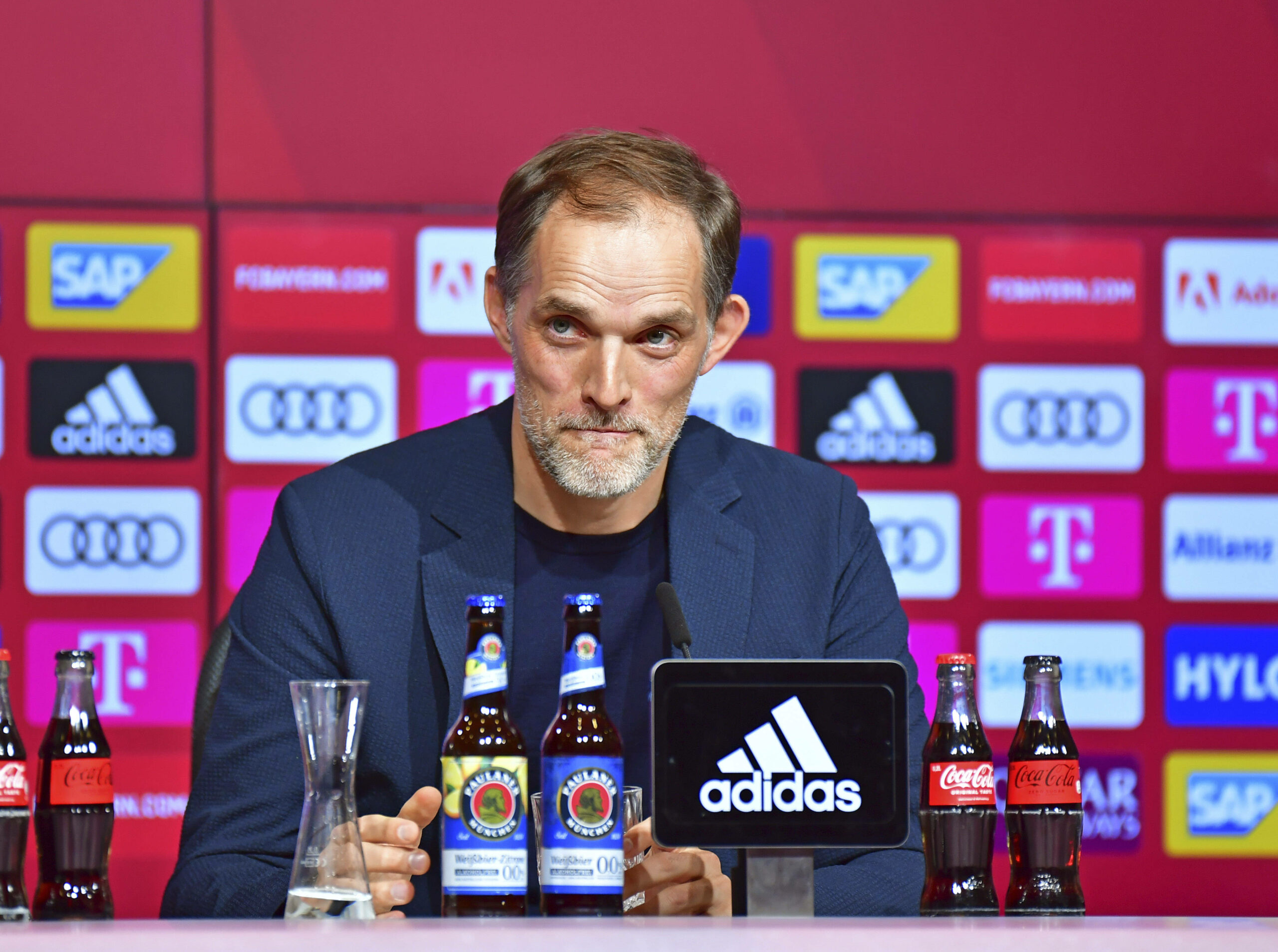 Thomas Tuchel bei seiner ersten Pressekonferenz als Bayern-Trainer