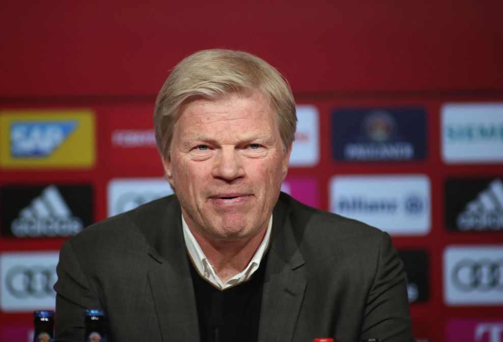 Oliver Kahn bei der Pressekonferenz des FC Bayern