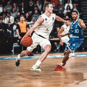 Samar am Ball gegen Frankfurt